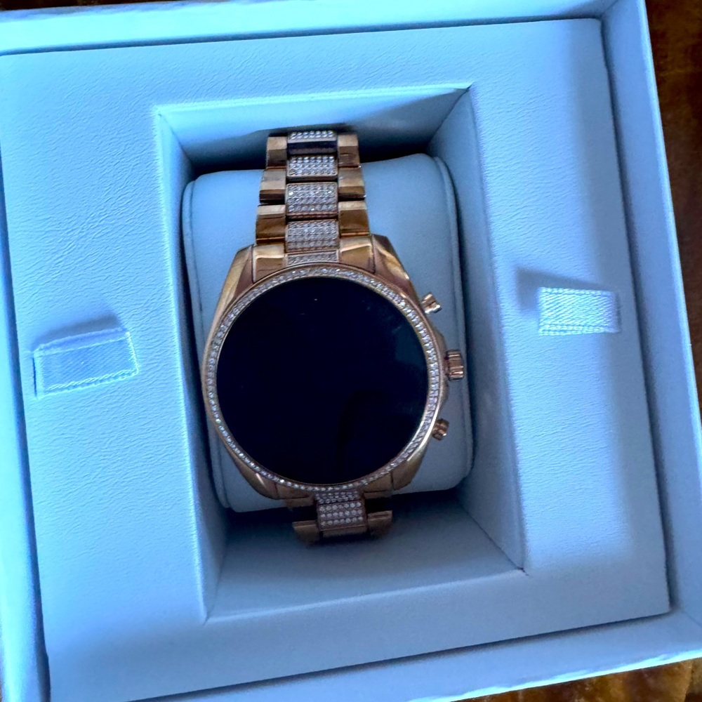 Michael Kors Smart Watch Bradshaw rose gold. Compatible with android and apple.